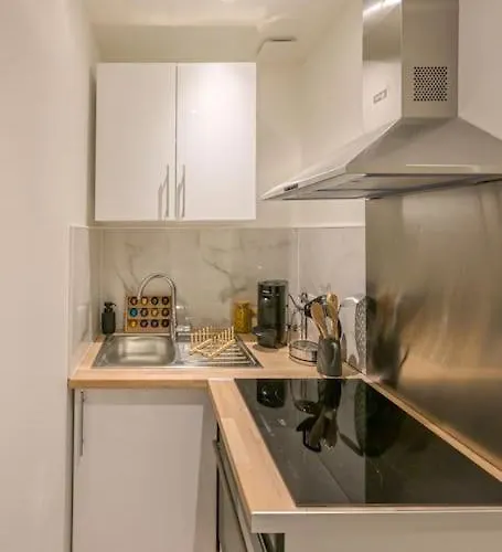 Cosy - 250m Apartment *