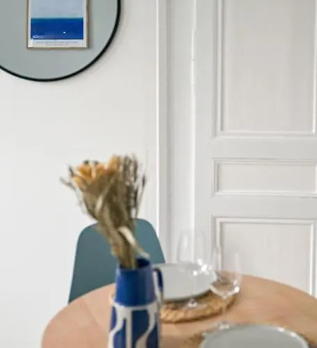 Cosy - 250m Apartment *